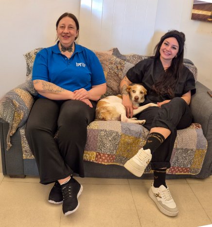 Susanne und Miriam mit Hund.jpg