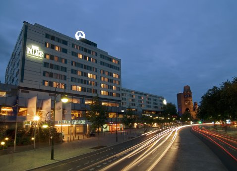 Hotel_Palace_Außen_Nacht_exterior_night.jpg