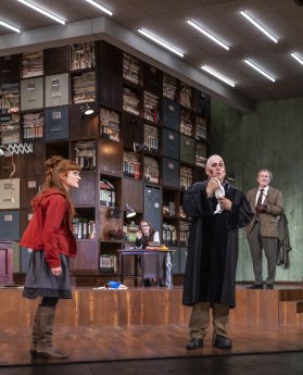 DerZerKrug_FotoJQ_289_bearb hochformat.jpg