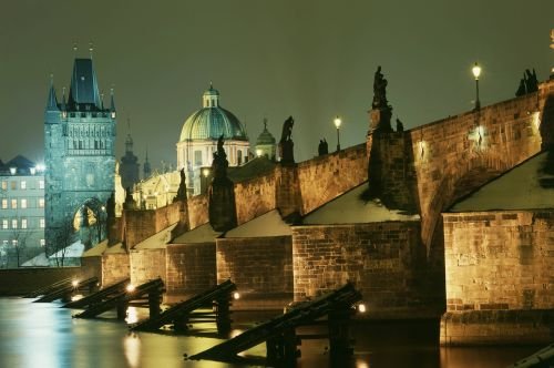 Praha Karlàv most v noci-klein.jpg