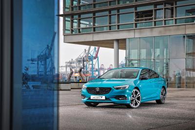 Krönung des Opel-Flaggschiffs: Der Opel Insignia ist ab sofort auch in der neuen Premium-Ausstattung Ultimate Exclusive erhältlich. Das Besondere für alle, die es gerne sehr exklusiv mögen