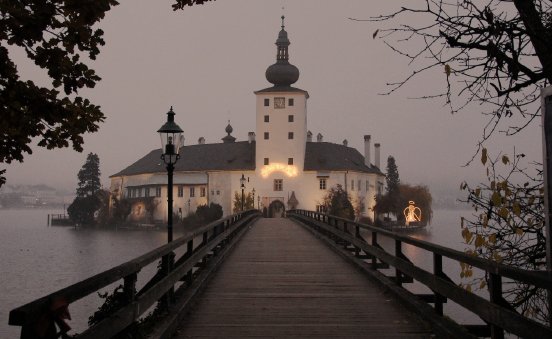 Schloss Ort mit Engel..JPG