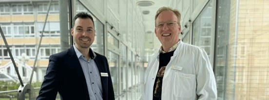 agHbOqYofJOwHE5e_hbwk-mueller-huesmann-lukas-mann.gif