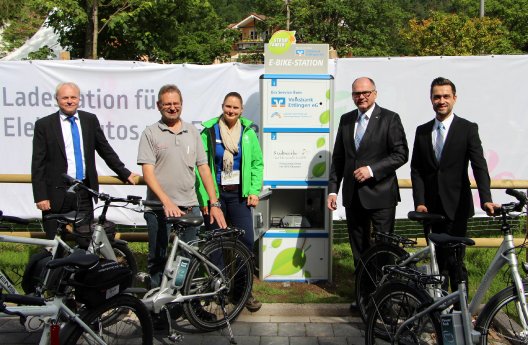 062_Volksbank Ettlingen übergibt E-Bike-Ladestation an die Gartenschau.jpg