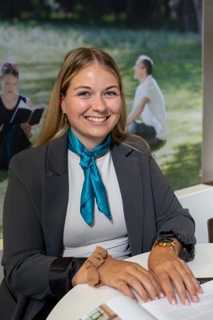 Beratung Antonia (c) Bayer. Staatsbad Bad Kissingen GmbH_Foto Nina Pereira Santo (6).jpg