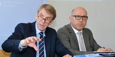Präsident Harald Herrmann (Links) und der stellvertretende Hauptgeschäftsführer Rainer Neth (rechts)