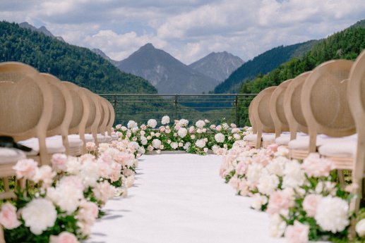 AMERON-Neuschwanstein-Alpsee-Resort-Spa_Freie-Trauwiese_Copyright-AMERON-Collection.jpg