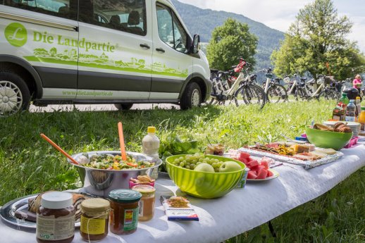 Service_Picknick_mit_Bus_Gast_Susanne_Dankesreiter.jpg