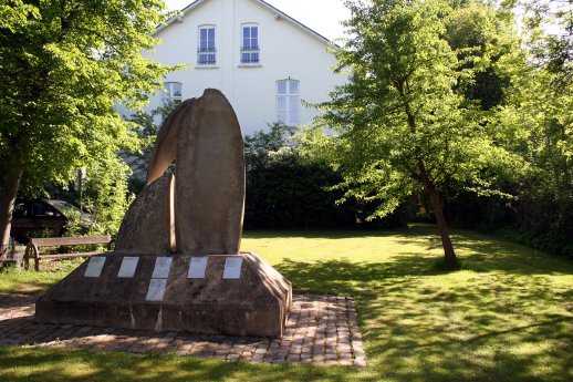 Auswandererdenkmal beim Nordfriisk Instituut.de.jpg