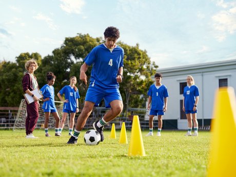 sportgruppe-fussball-techniktraining_stock.adobe.com_Rido.jpg