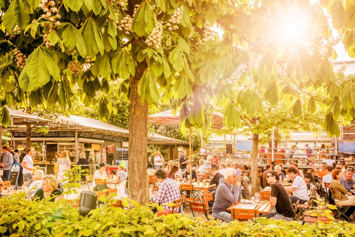 Biergarten-Hafenhalle_Bildnachweis_MTK-Dagmar-Schwelle.jpg