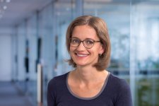 E-Rezept statt rosa Zettel. Über die digitale Vernetzung zwischen Ärzten, Apotheken und  Patienten freut sich Marlies Miertzsch, Business Ownerin E-Rezept bei der BIG. Verschreibungspflichtige Medikamente werden zukünftig digital verordnet.