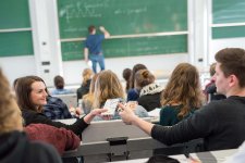 Jetzt noch fürs Wintersemester 22/23 bewerben und ab September einen der Plätze im Hörsaal besetzen Copyright TH Lübeck: TH-Lübeck-Bewerbung-WiSe