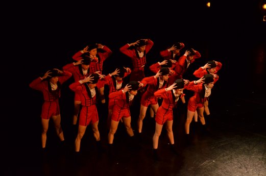 SBS Berlin_Meninos_Choreografie Mauro de Candia, Schülerinnen und Schüler des 6.-8. Ausbildungsj.jpg