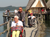 Barrierefrei in die Pfahlbauten am Bodensee (Copyright: Pfahlbaumuseum Unteruhldingen)