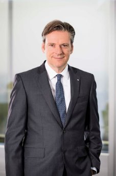 Swiss Life CEO Joerg Arnold.JPG