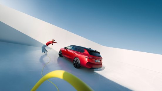 OpelAstraSportsTourerElectric (5).jpg