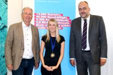 Rolf Koch, Leiter Geschäftsbereich Wirtschaftsförderung der Handwerkskammer, Sabrina Roller, Persönlichkeit im Handwerk im Monat Juni, und Jens Brandt, Hauptgeschäftsführer der Handwerkskammer Mannheim Rhein-Neckar-Odenwald