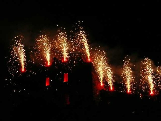 k-Burg Feuerwerk 5., Juli 2008.jpg