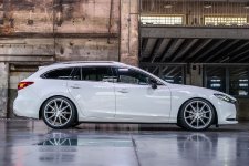 Japanischer Mittelklasse - Kombi Mazda 6 auf Barracuda Project 2.0