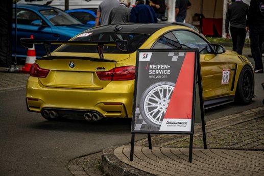 Umfänglicher Reifenservice von Bridgestone für die Sportwagen beim sport auto Perfektionstrainin.jpg