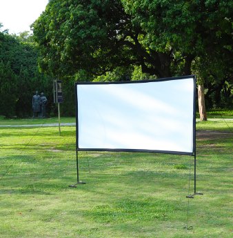 CX-2765_08_Outdoor-Projektionsleinwand.jpg