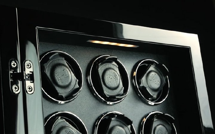 Mechanische Perfektion: Wie ein innovativer Uhrenbeweger den Werterhalt von Luxusuhren sichert