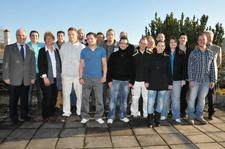 Die neuen Maler- und Lackierermeister zusammen mit Mitgliedern des Prüfungsausschusses und Lehrkräften der Meisterschule (Foto: Handwerkskammer)