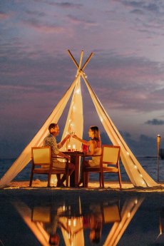 Klein Nova Maldives Romantic Dinner 02.jpg