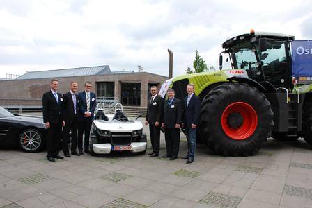 Über den großen Erfolg der Osnabrücker Leichtbautage freuen sich deren Organisatoren, Hauptredner und Unterstützer (von links): Michael Kohlem (Claas), Michael Büscher (Mercedes-AMG), Prof. Christian Schäfers, Dr. Rainer Resch (Amazone), Prof. Bernd Johanning und Michael Klumpe (WIGOS)