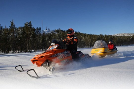 Lappland_snowmobile.jpg