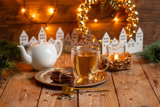 TeeGschwendner-Warmender-Duftender-Tee-gehoert-einfach-zu-Weihnachten.jpg