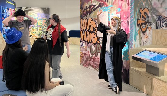 Workshop in der Ausstellung Respekt, Foto Marleen Schulze Middendorf.jpg