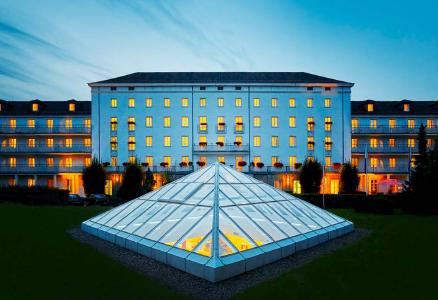H-Hotel Friedrichrode bei Nacht. / Bild von h-hotels.com