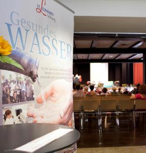 Staatsministerin für Gesundheit und Pflege Melanie Huml (MdL) würdigte Mitte 2019 das Gesundheits-Engagement der St. Leonhards-Akademie, hier mit unserer Akademie-Leiterin Ursula Maria Lang M.A.