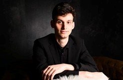 international erfolgreiche Pianist Max Mostovetski.jpg
