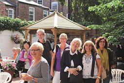 Mit Gleichgesinnten lernt es sich besser! ©Travelworks.jpg