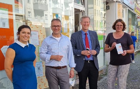 v.l.n.r.: Katharina Schulz, Ehrenamtskoordinatorin des Bezirks Reinickendorf; Ralf-René Gottschalk, Projektleiter Ehrenamtsbüro Reinickendorf; Friedemann Walther, Referatsleiter Bürgerschaftliches Engagement und Demokratieförderung, Senatskanzlei; Stefanie Wind, Fachbereichsleiterin Stiftungsprojekte, Stiftung Unionhilfswerk Berlin; Foto: Gina Schmelter