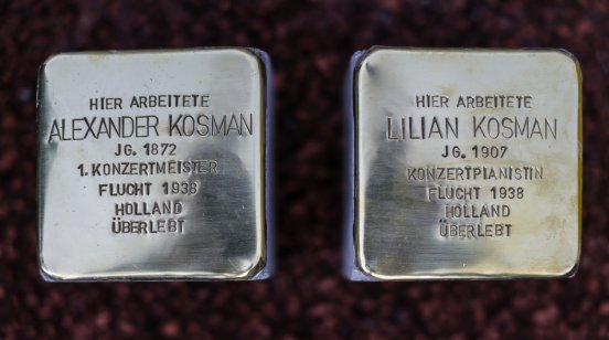 260906_Stolpersteinverlegung Alexander und Lilian Kosman_0004_Lorenz_Sven.jpg