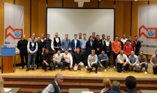 50 Jung-Gesellen und Helfer nahmen ihre Gesellenbriefe in Empfang.