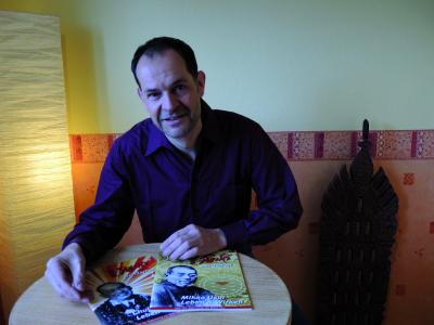 Reiki Lehrer Oliver Drewes stellt sich den "11 Fragen" des Reiki-Magazins.