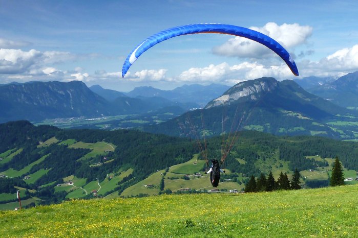 Paragleiter-Irmgard Kiesbauer Rechte TVB Wildschönau.jpg