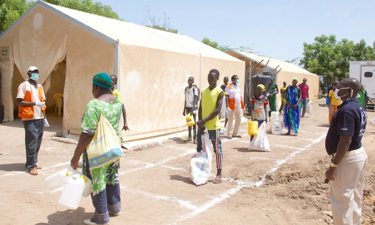 Kenia-angepasste Food distribution in Kakuma.jpg