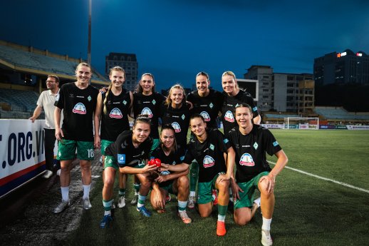 Werderfrauen und Sparkasse Bremen Vietnam Foto werder.de Sparkasse Bremen.jpg