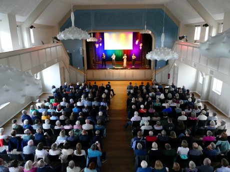 Publik_Bühne_von oben.JPG