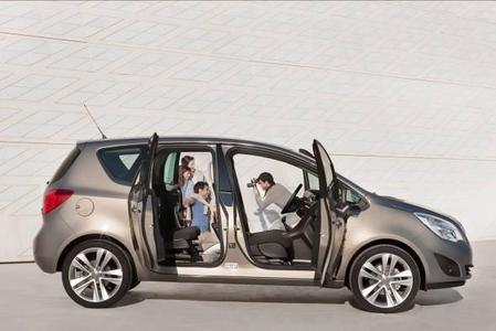 Auf der Auto Mobil International (AMI) vom 10. bis 18. April 2010 in Leipzig wird Opel neben seiner aktuellen Fahrzeugpalette mit dem neuen Meriva (Foto) und dem Ampera zwei Deutschlandpremieren präsentieren.