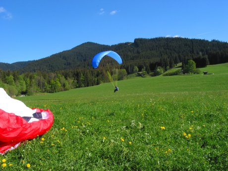 Einfach abheben_Gleitschirmfliegen am Hoernle_Ammergauer Alpen GmbH.jpg