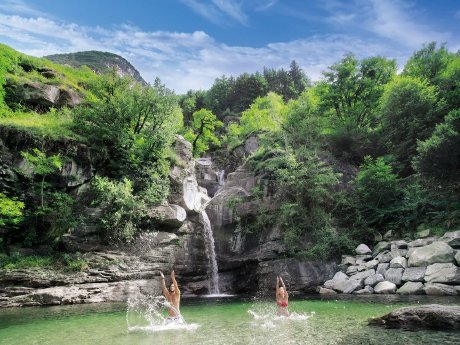 Low quality-Pozzo Osogna-Copyright Ticino Turismo, Foto Remy Steinegger, solo uso turistico.jpg