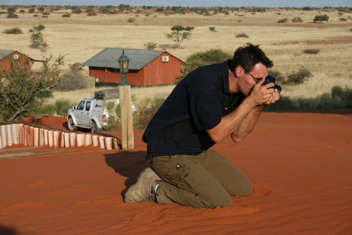 Ich fotografiere in der Kalahari - Afrika.JPG