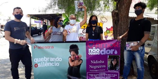 Zur Kampagne gegen häusliche Gewalt in Brasilien gehörten Protestmärsche, Vorträge und Aktionen in Schulen sowie in den Sozialen Medien. Sie ist Teil einer weltweiten Initiative der adventistischen Kirche im Kampf gegen Missbrauch